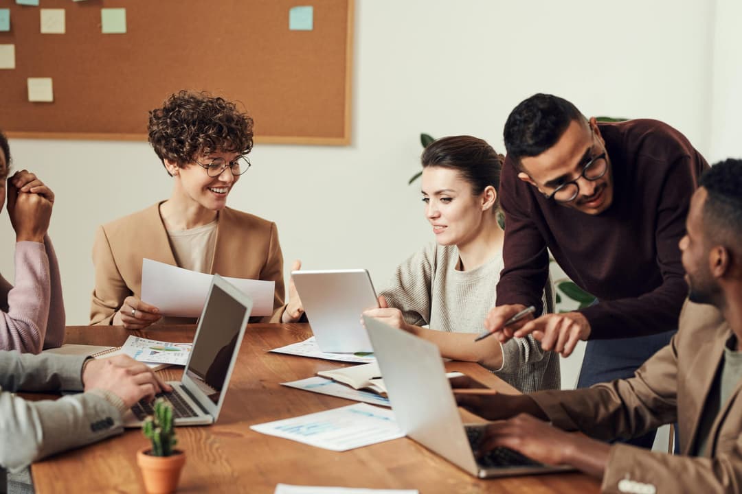 EOR vs. International Contractor vs. Opening An Entity